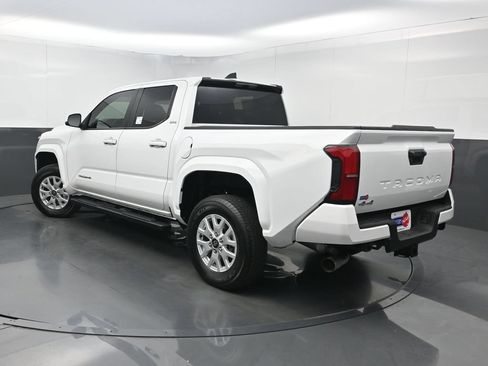 Used 2024 Toyota Tacoma SR5 AWD/4WD image 21