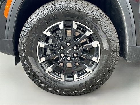 Used 2024 Chevrolet Traverse Z71 image 32