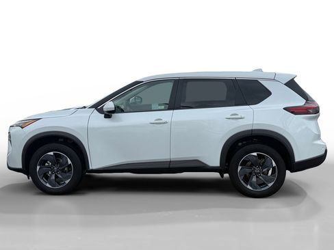Used 2024 Nissan Rogue SV image 2