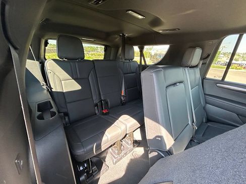 Used 2025 Chevrolet Suburban RST w/ Comfort Package AWD/4WD image 31