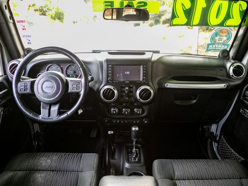 Used 2012 Jeep Wrangler Unlimited Rubicon w/ Connectivity Group image 21