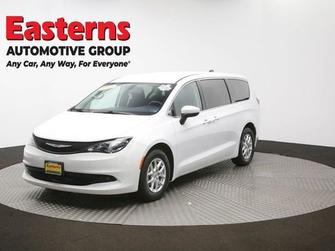 Used 2022 Chrysler Voyager LX image 52