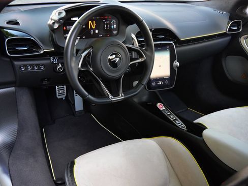 Used 2023 McLaren Artura RWD image 8
