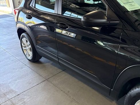 Used 2023 Chevrolet TrailBlazer LS FWD image 5
