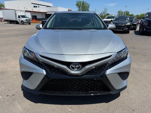 Used 2020 Toyota Camry SE FWD image 8