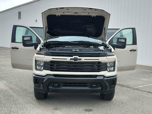 New 2026 Chevrolet Silverado 2500 Custom w/ Custom Value Package AWD/4WD image 10