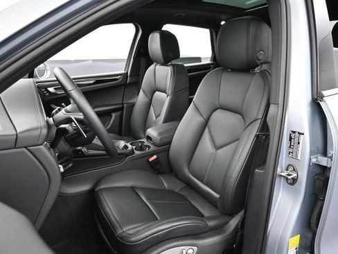 Certified 2026 Porsche Macan AWD/4WD image 5