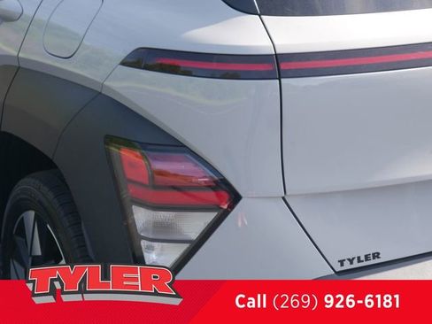 Used 2024 Hyundai Kona SEL AWD/4WD image 12
