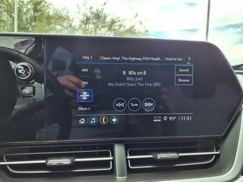 Used 2024 Chevrolet Trax RS FWD image 5