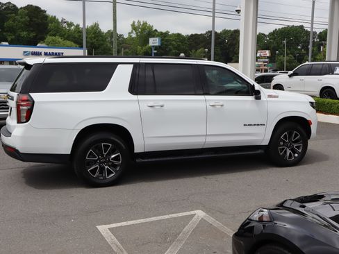 Used 2021 Chevrolet Suburban Z71 w/ Rear Media and Nav Package AWD/4WD image 11