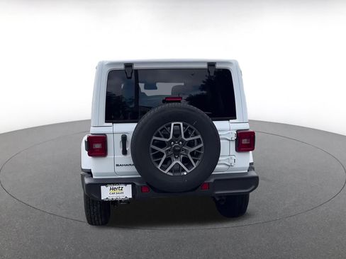 Used 2025 Jeep Wrangler Sahara image 11