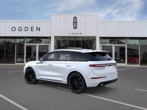 New 2026 Lincoln Corsair Reserve w/ Jet Appearance Package image 4