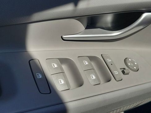 New 2026 Hyundai Elantra Sport FWD image 17