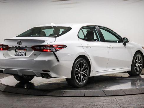 Used 2023 Toyota Camry SE FWD image 4