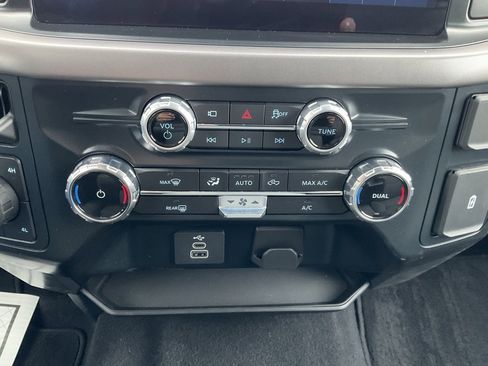 Used 2025 Ford F150 XLT w/ Equipment Group 301A Standard image 9