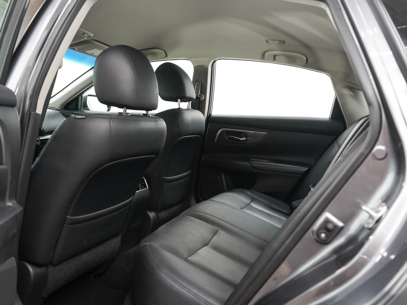Used 2015 Nissan Altima 2.5 SL FWD image 16