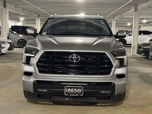 Used 2023 Toyota Sequoia SR5 w/ SR5 Premium Package AWD/4WD image 8