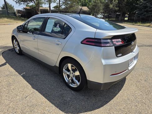Used 2011 Chevrolet Volt Premium w/ Premium Trim Package FWD image 3