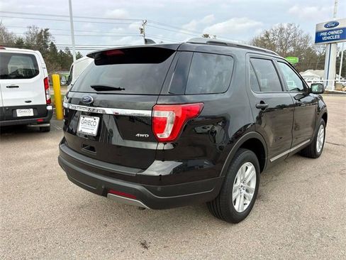 Used 2019 Ford Explorer XLT image 3