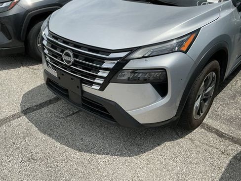 Used 2024 Nissan Rogue SV AWD/4WD image 12