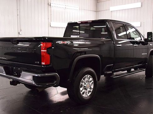 Used 2024 Chevrolet Silverado 2500 LTZ w/ LTZ Convenience Package AWD/4WD image 8