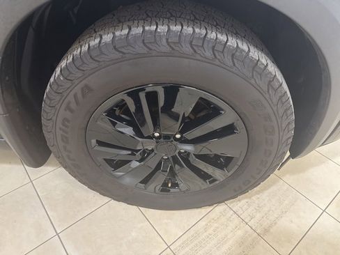 Used 2022 Nissan Pathfinder SL w/ SL Black Package image 35