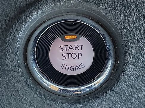 Used 2021 Nissan Frontier SV w/ Midnight Edition Floor Mats image 17