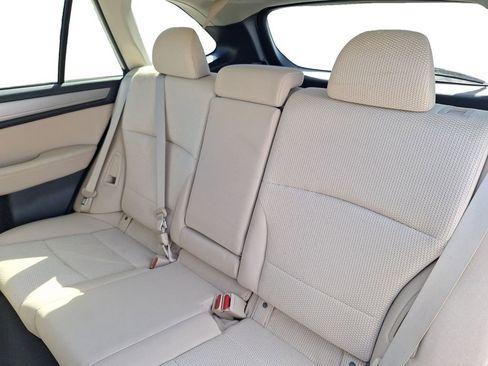 Used 2019 Subaru Outback 2.5i Premium image 11