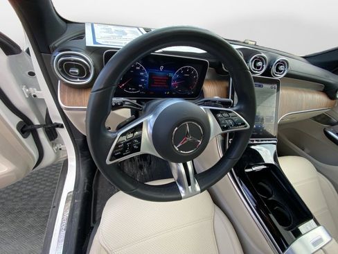 Used 2023 Mercedes-Benz GLC 300 4MATIC image 10