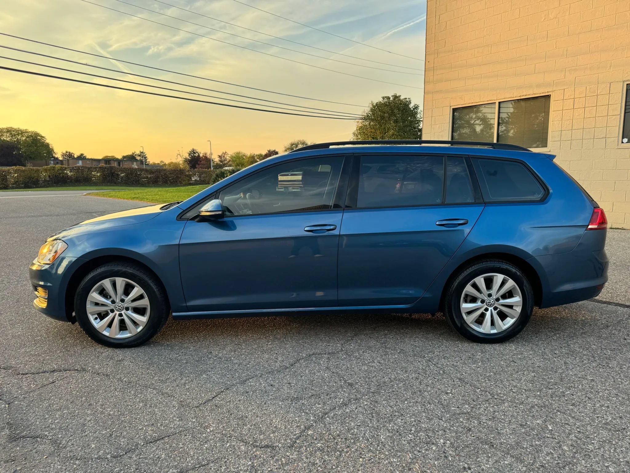 Used 2017 Volkswagen Golf S AWD/4WD image 40