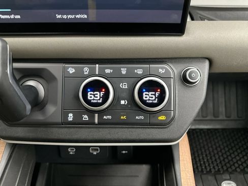 Certified 2023 Land Rover Defender 110 S AWD/4WD image 24