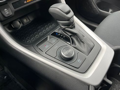 Used 2025 Toyota RAV4 LE image 40