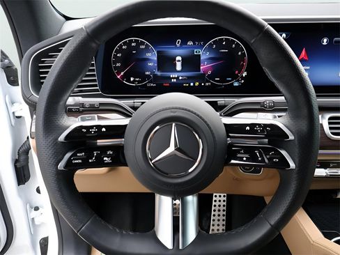 Certified 2025 Mercedes-Benz GLS 580 4MATIC image 33