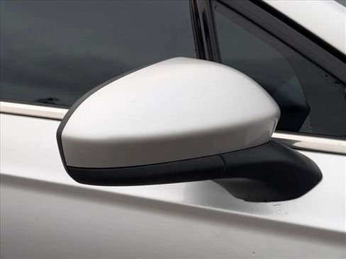 Used 2019 Ford Fusion SE image 4