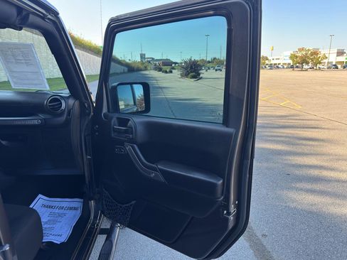 Used 2018 Jeep Wrangler Unlimited Sport S AWD/4WD image 26