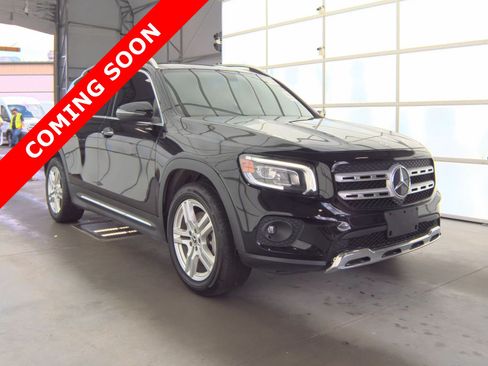 Used 2021 Mercedes-Benz GLB 250 4MATIC w/ Premium Package image 3