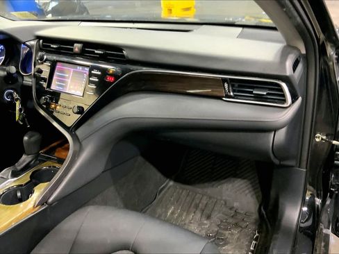 Used 2019 Toyota Camry LE image 18