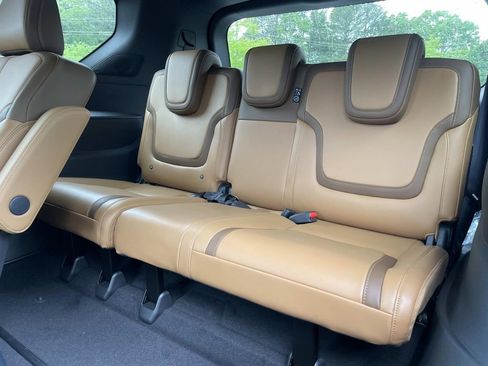 New 2025 Nissan Armada SL w/ Captain's Chari Seat Package image 7