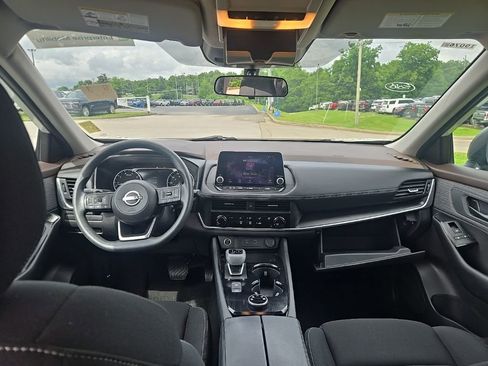 Used 2023 Nissan Rogue S AWD/4WD image 5