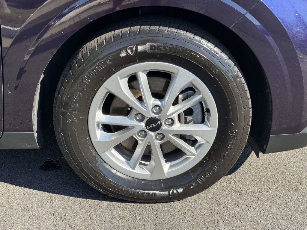 Used 2022 Kia Carnival LX FWD image 27