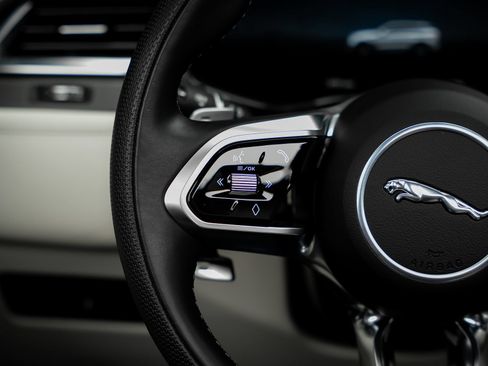 Used 2025 Jaguar F-PACE SVR 575 Edition AWD/4WD image 43