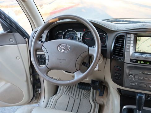 Used 2003 Toyota Land Cruiser image 24