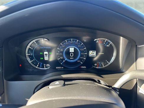 Used 2019 Cadillac Escalade Platinum image 29