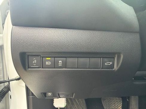 Certified 2023 Toyota Venza LE AWD/4WD image 6
