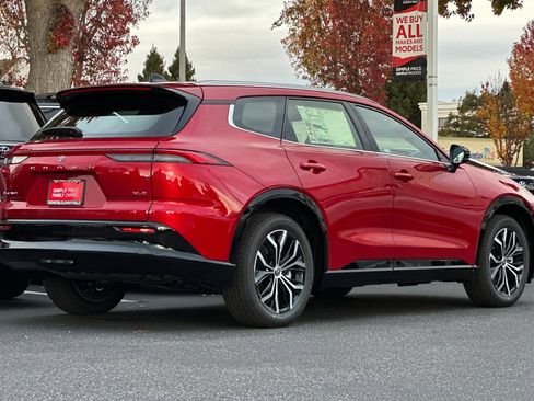 New 2025 Toyota Crown Signia image 3