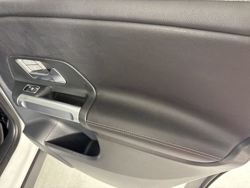 Used 2025 Mercedes-Benz GLB 250 4MATIC image 20