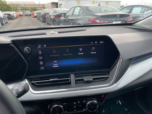 Used 2025 Chevrolet Trax LT w/ LT Convenience Package image 20