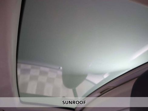 Used 2013 Mercedes-Benz SL 550 w/ Premium Pkg image 4