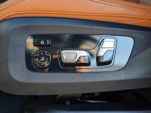 Used 2025 BMW X7 xDrive40i w/ Parking Assistance Package image 25