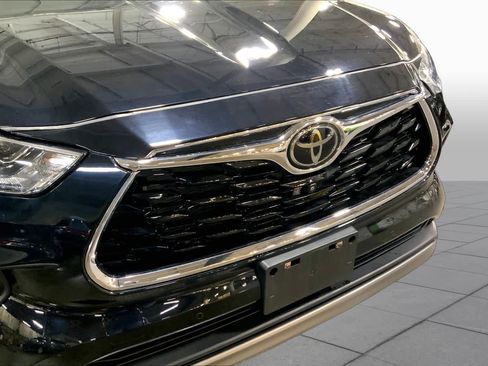 Used 2023 Toyota Highlander Platinum AWD/4WD image 30